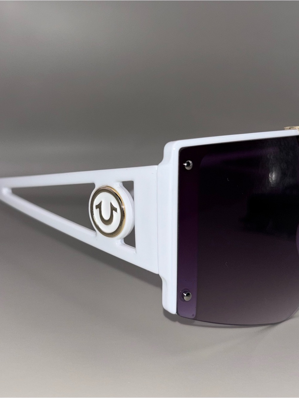 True Religion Oversized Shield Sunglasses White Gold Purple Gradient NWT - Picture 5 of 8